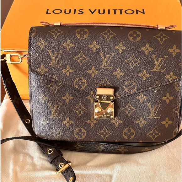 Handbags - Louis Vuitton Pochette